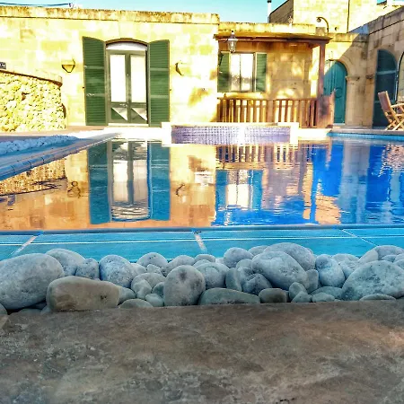 Mandolina Holidays Għarb