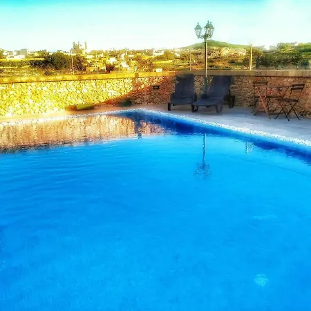 Mandolina Holidays Għarb