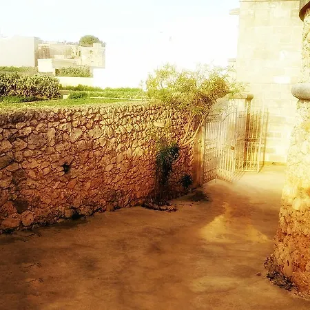 Mandolina Holidays Bed & Breakfast *